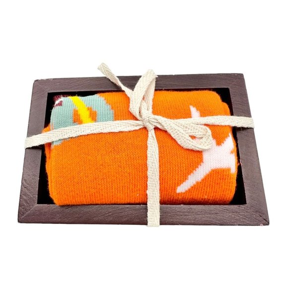 Primitives by Kathy 'Never Stop Exploring' Box Sign & Orange Socks Set NWT - Picture 7 of 10